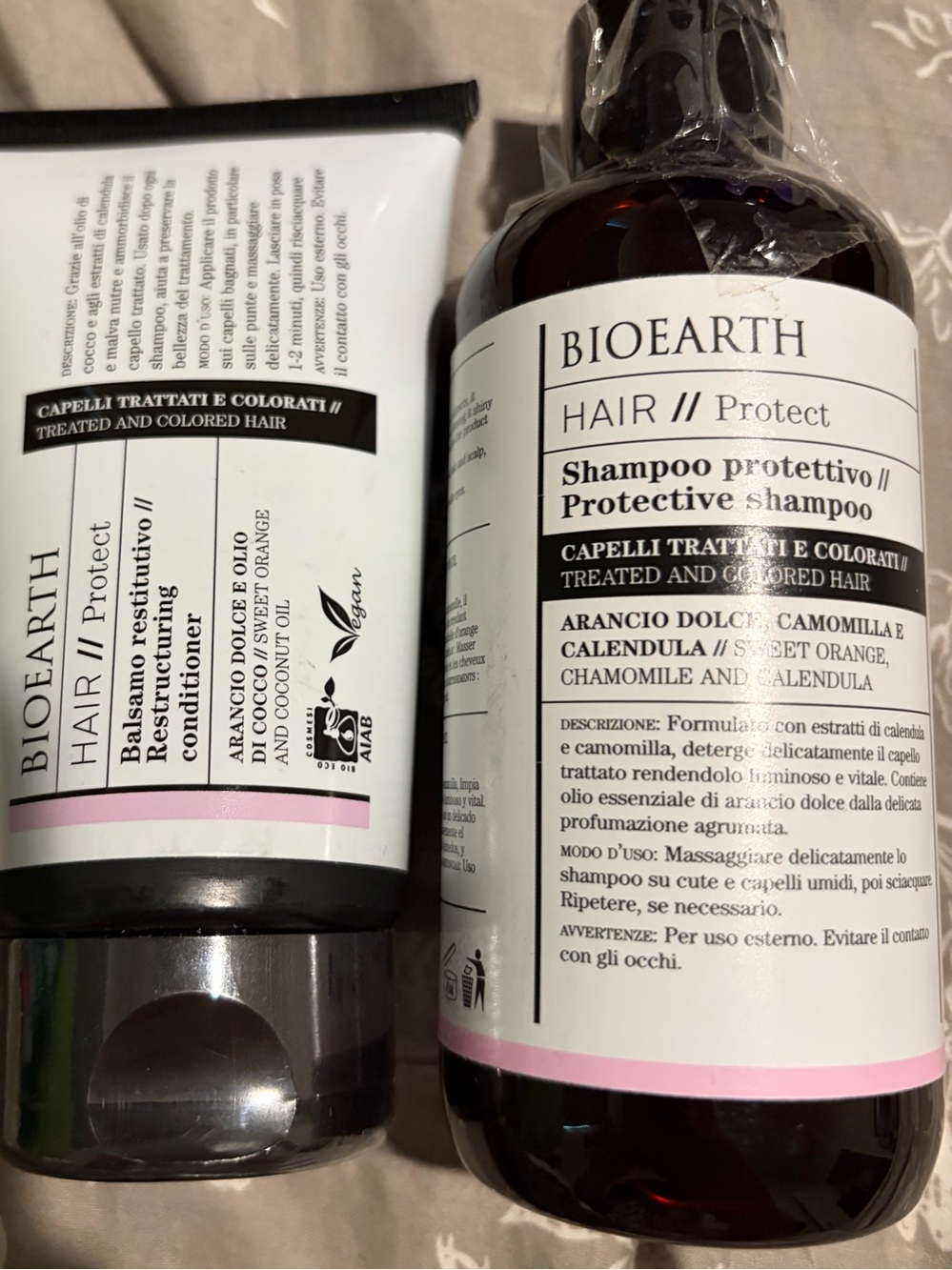 Earth Hair Protect Protective Shampoo — White and Pink